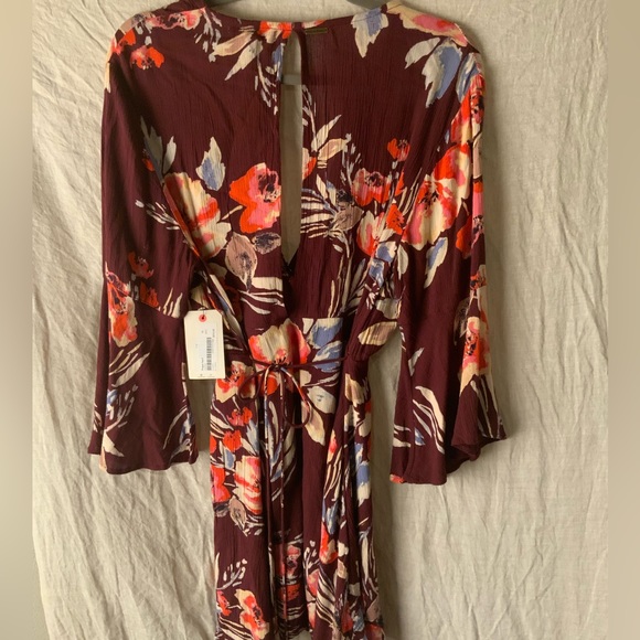 NWT BILLABONG Medium Dress Floral Faux Wrap Crinkled Flare Sleeve Cutout Back - Picture 2 of 2